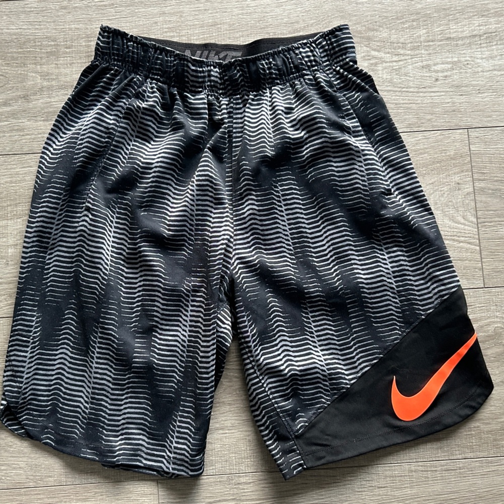 Nike Dri-FIT Boys Athletic Shorts Black & White Wave Print  XL